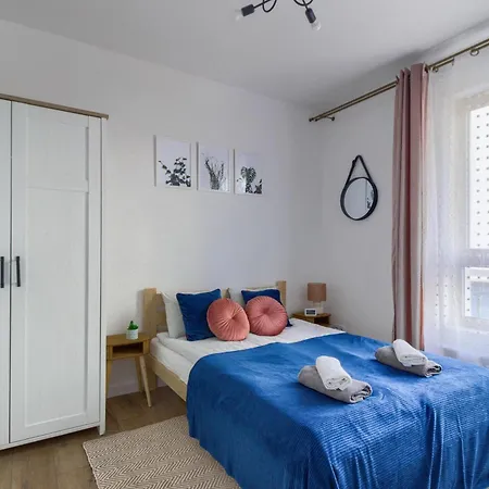 M&r Airport&business Wynalazek - Fast Wi-fi - Underground Garage - Self Check-in - Netflix - 6 Min From Chopin Airport *