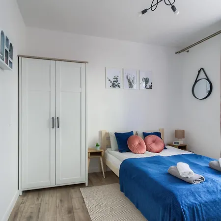 M&r Airport&business Wynalazek - Fast Wi-fi - Underground Garage - Self Check-in - Netflix - 6 Min From Chopin Airport