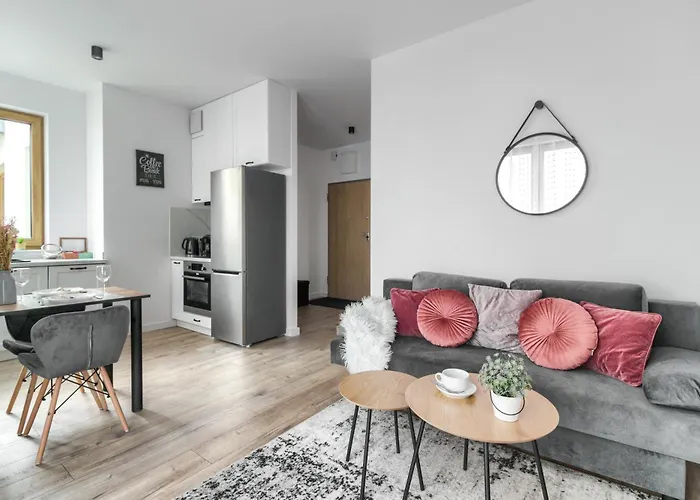 M&r Airport&business Wynalazek - Fast Wi-fi - Underground Garage - Self Check-in - Netflix - 6 Min From Chopin Airport 아파트