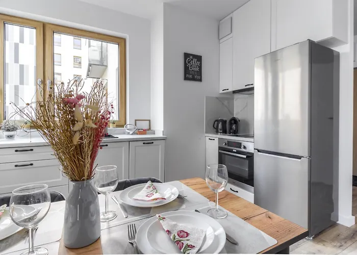 M&r Airport&business Wynalazek - Fast Wi-fi - Underground Garage - Self Check-in - Netflix - 6 Min From Chopin Airport * 바르샤바