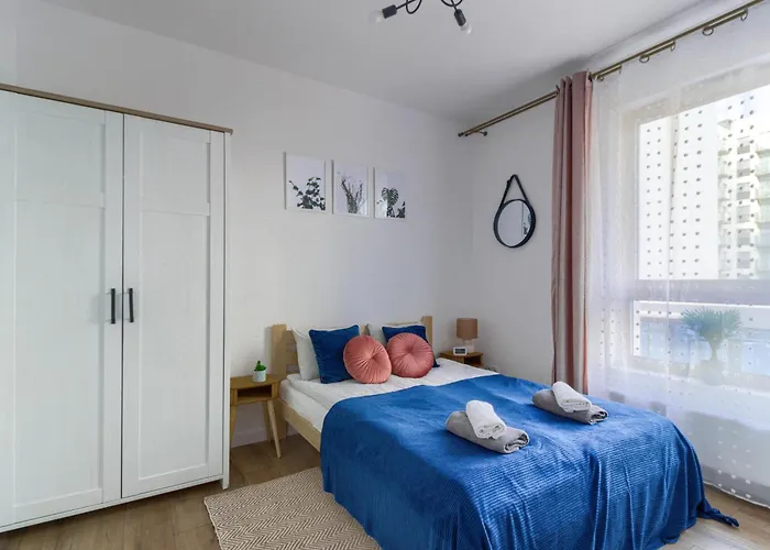 M&r Airport&business Wynalazek - Fast Wi-fi - Underground Garage - Self Check-in - Netflix - 6 Min From Chopin Airport *