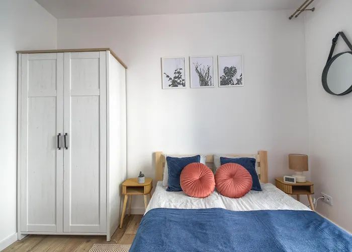 M&r Airport&business Wynalazek - Fast Wi-fi - Underground Garage - Self Check-in - Netflix - 6 Min From Chopin Airport