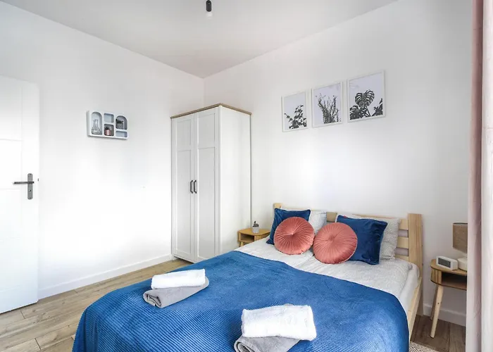 아파트 M&r Airport&business Wynalazek - Fast Wi-fi - Underground Garage - Self Check-in - Netflix - 6 Min From Chopin Airport