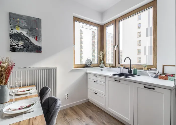 M&r Airport&business Wynalazek - Fast Wi-fi - Underground Garage - Self Check-in - Netflix - 6 Min From Chopin Airport *