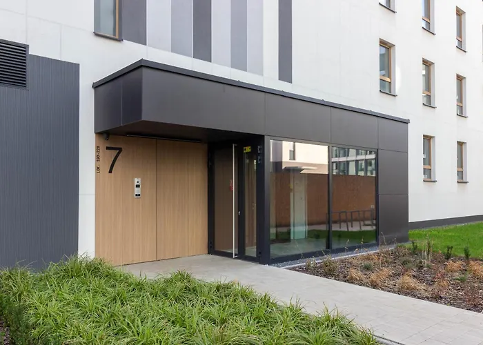 M&r Airport&business Wynalazek - Fast Wi-fi - Underground Garage - Self Check-in - Netflix - 6 Min From Chopin Airport 바르샤바