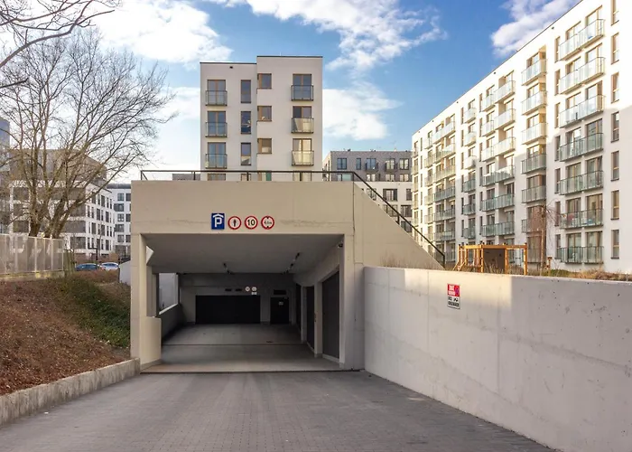 M&r Airport&business Wynalazek - Fast Wi-fi - Underground Garage - Self Check-in - Netflix - 6 Min From Chopin Airport 아파트 바르샤바