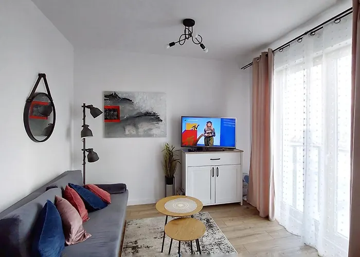 M&r Airport&business Wynalazek - Fast Wi-fi - Underground Garage - Self Check-in - Netflix - 6 Min From Chopin Airport