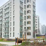 M&r Airport&business Wynalazek - Fast Wi-fi - Underground Garage - Self Check-in - Netflix - 6 Min From Chopin Airport Apartmán *