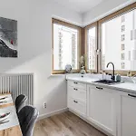 M&r Airport&business Wynalazek - Fast Wi-fi - Underground Garage - Self Check-in - Netflix - 6 Min From Chopin Airport *