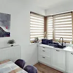 Apartmán M&r Airport&business Wynalazek - Fast Wi-fi - Underground Garage - Self Check-in - Netflix - 6 Min From Chopin Airport *