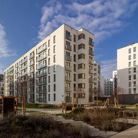 Apartmán M&r Airport&business Wynalazek - Fast Wi-fi - Underground Garage - Self Check-in - Netflix - 6 Min From Chopin Airport