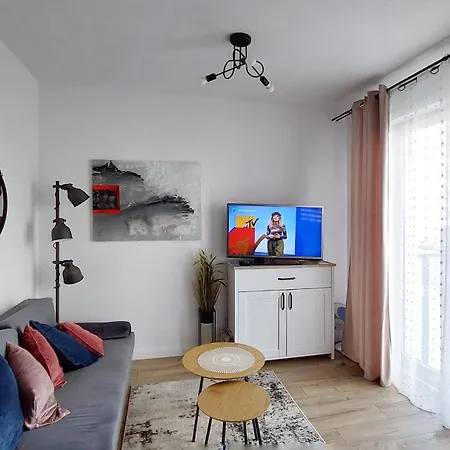 M&r Airport&business Wynalazek - Fast Wi-fi - Underground Garage - Self Check-in - Netflix - 6 Min From Chopin Airport