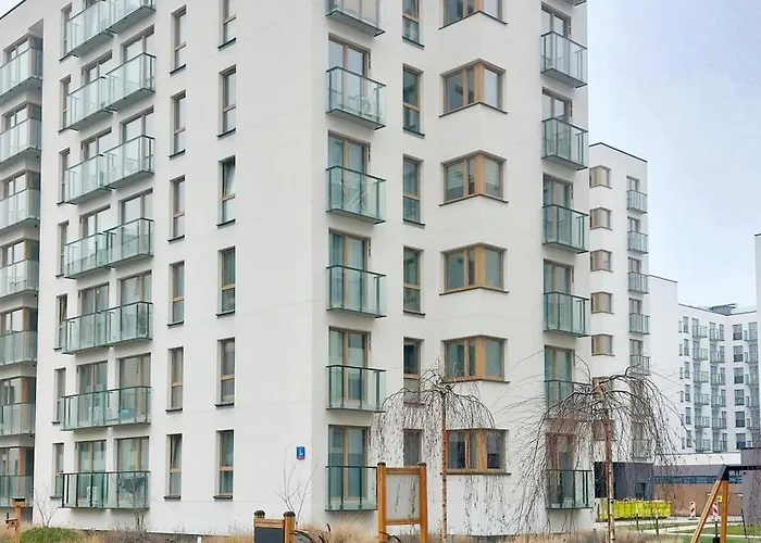 M&r Airport&business Wynalazek - Fast Wi-fi - Underground Garage - Self Check-in - Netflix - 6 Min From Chopin Airport Apartment *