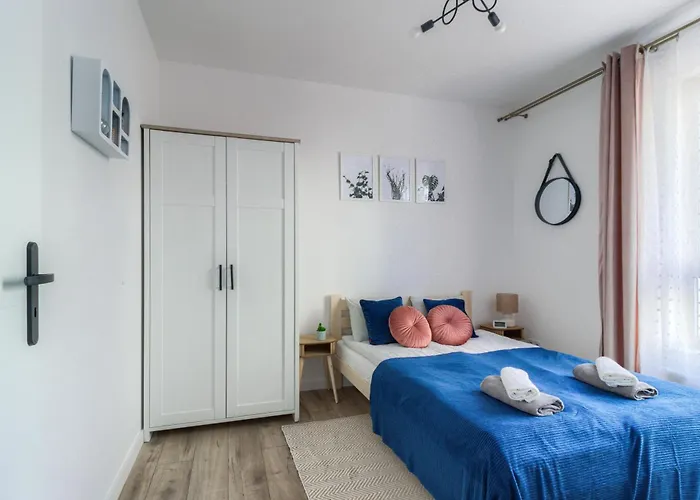 M&r Airport&business Wynalazek - Fast Wi-fi - Underground Garage - Self Check-in - Netflix - 6 Min From Chopin Airport